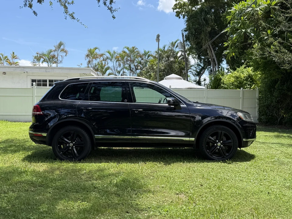 2017 Volkswagen Touareg - Image 10 of 31