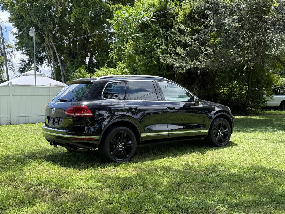 2017 Volkswagen Touareg - Image 9 of 31