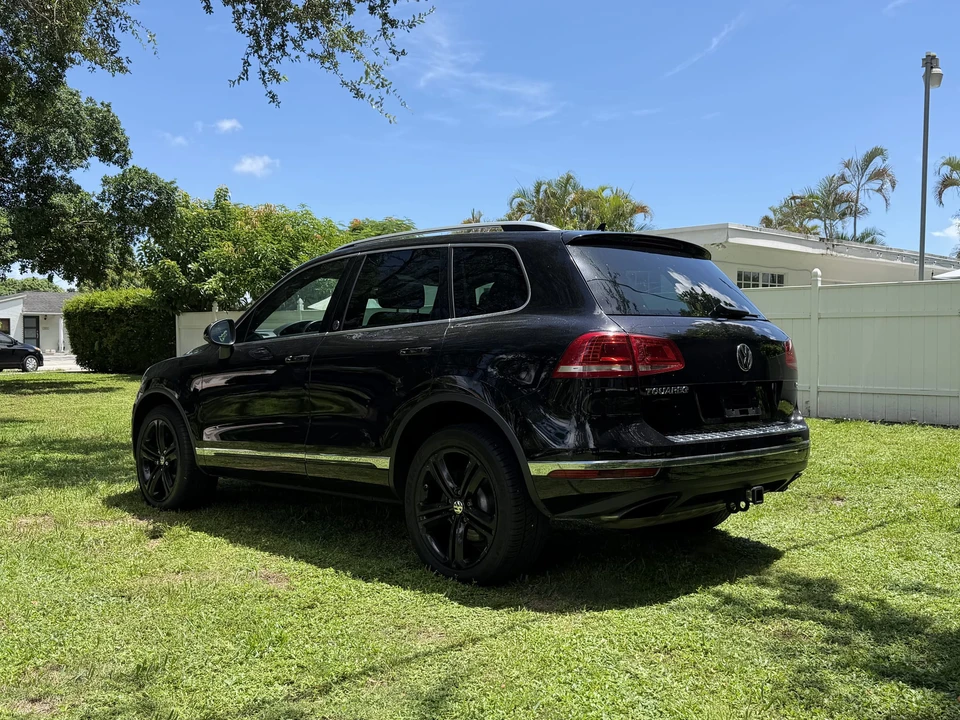 2017 Volkswagen Touareg - Image 7 of 31