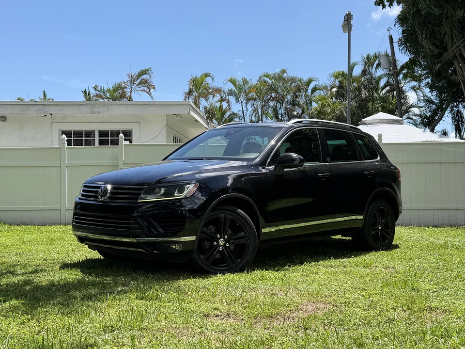2017 Volkswagen Touareg - Image 2 of 31