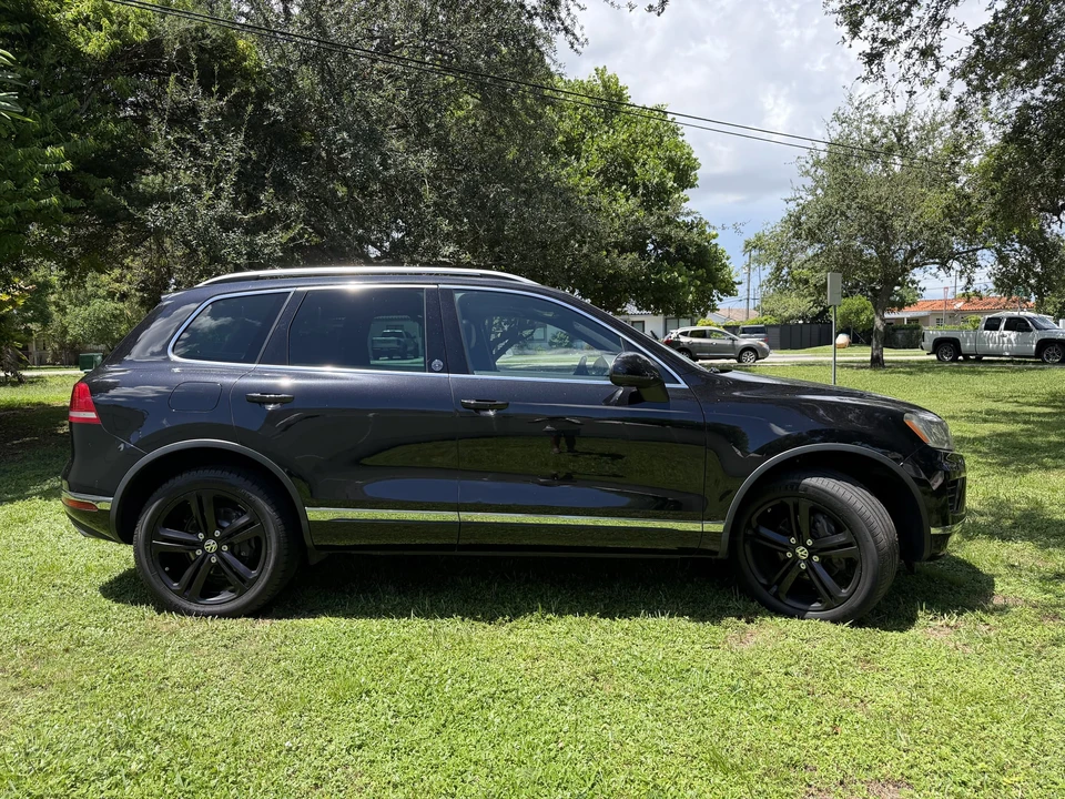 2017 Volkswagen Touareg - Image 11 of 31