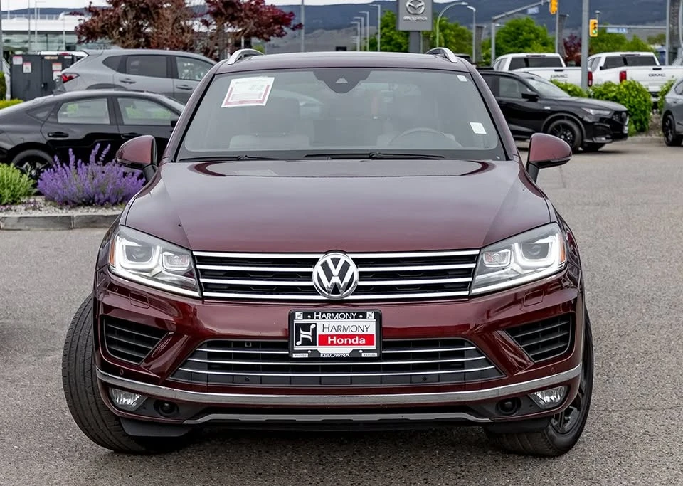 2017 Volkswagen Touareg - Image 2 of 7