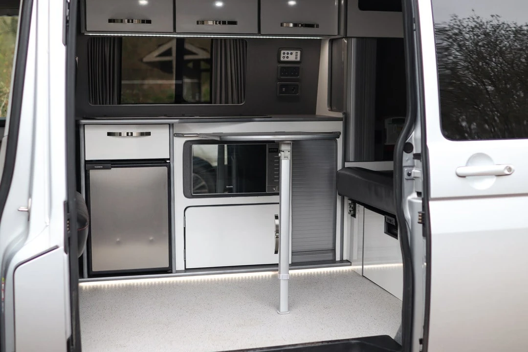 2017 Volkswagen EuroVan - Image 3 of 30