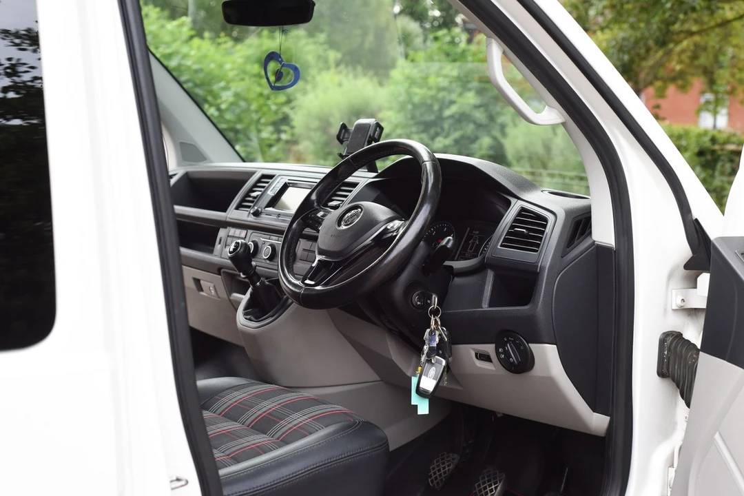 2017 Volkswagen EuroVan - Image 28 of 30