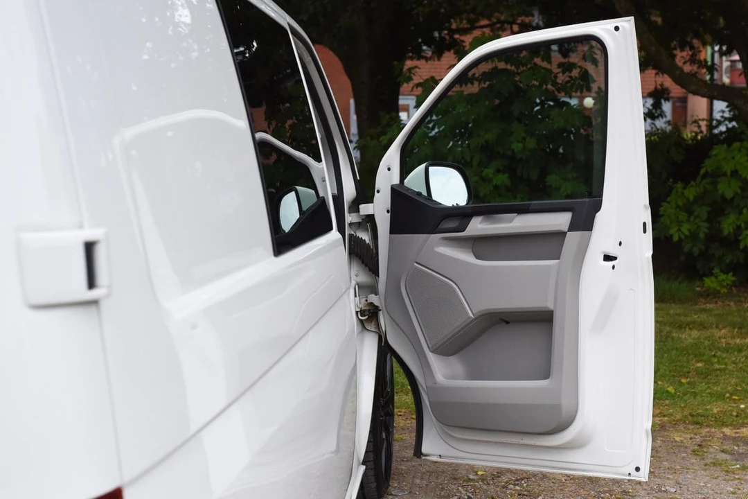 2017 Volkswagen EuroVan - Image 27 of 30
