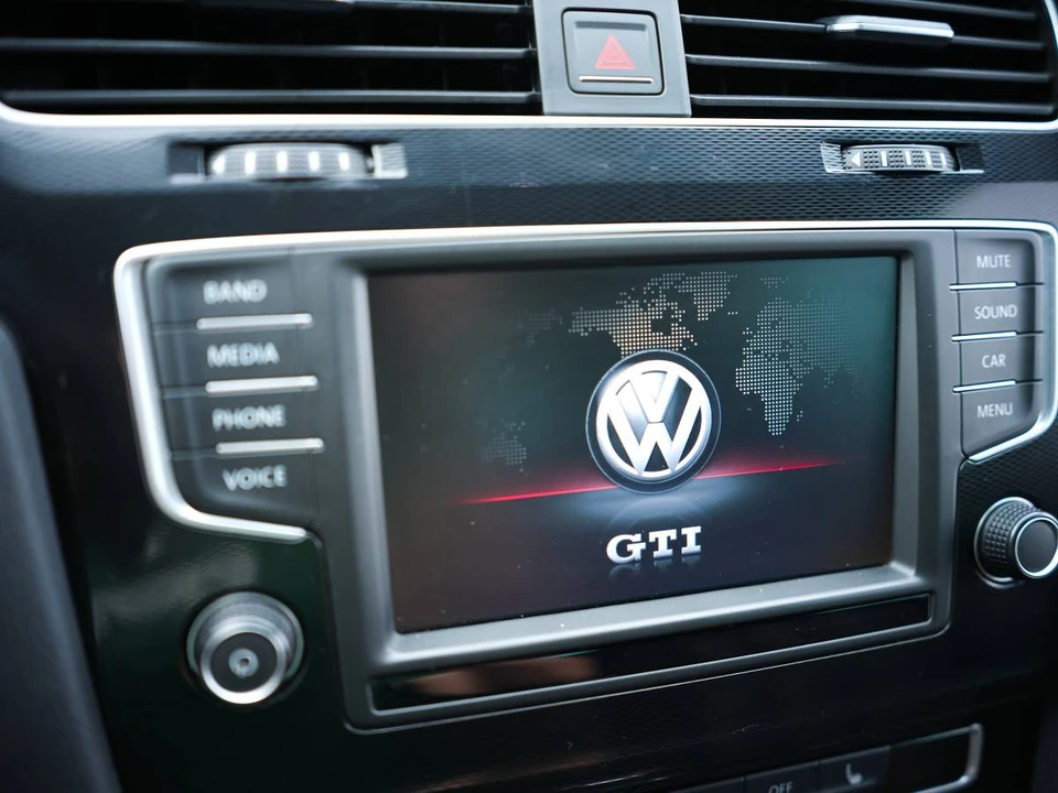 2017 Volkswagen GTI Mk7 - Image 19 of 22