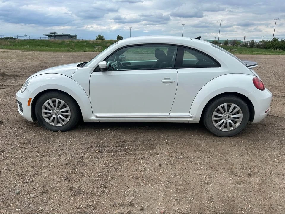 2017 Volkswagen A5 Beetle - Image 3 of 8