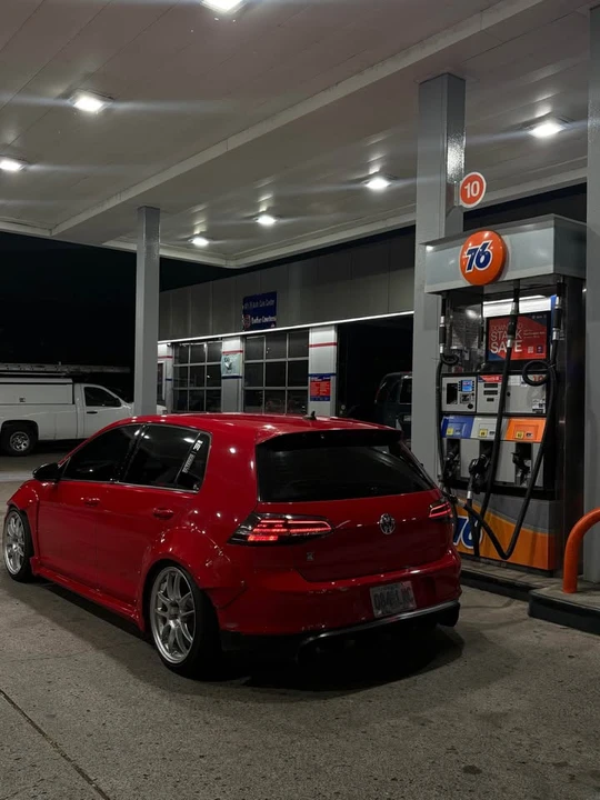 2017 Volkswagen GTI Mk7 - Image 3 of 11