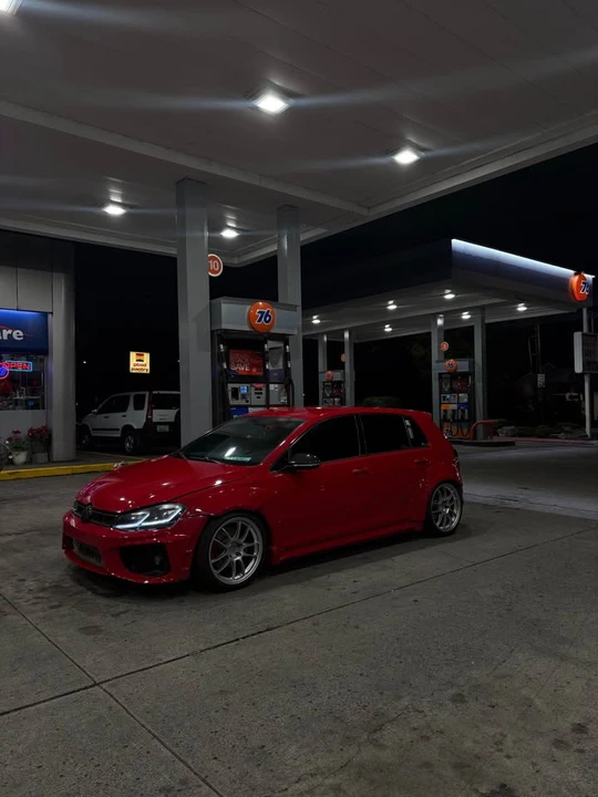 2017 Volkswagen GTI Mk7 - Image 2 of 11