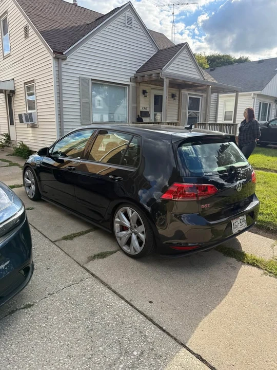 2017 Volkswagen GTI Mk7 - Image 2 of 16