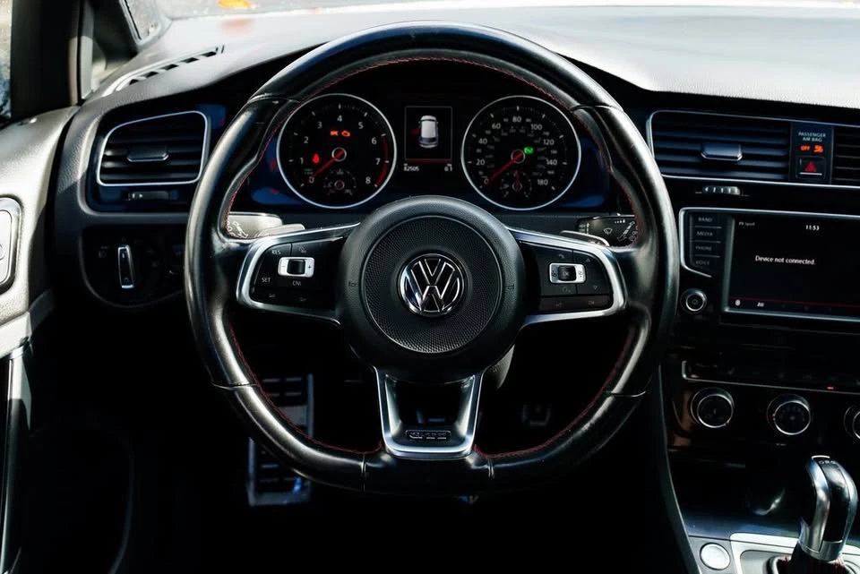 2017 Volkswagen GTI Mk7 - Image 8 of 15