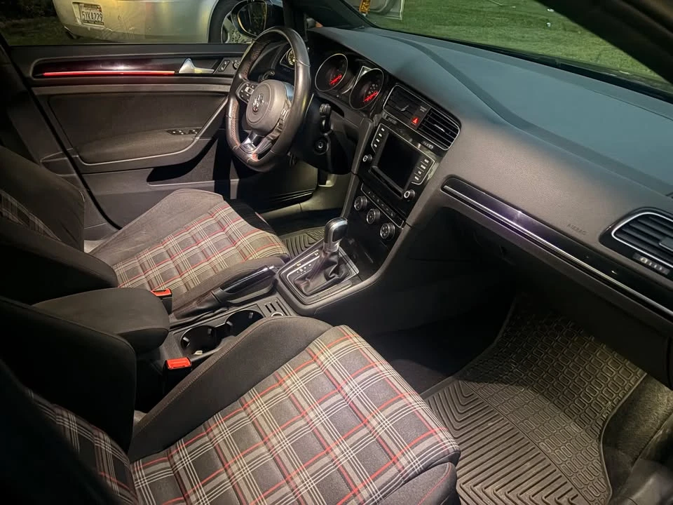 2017 Volkswagen GTI Mk7 - Image 6 of 10