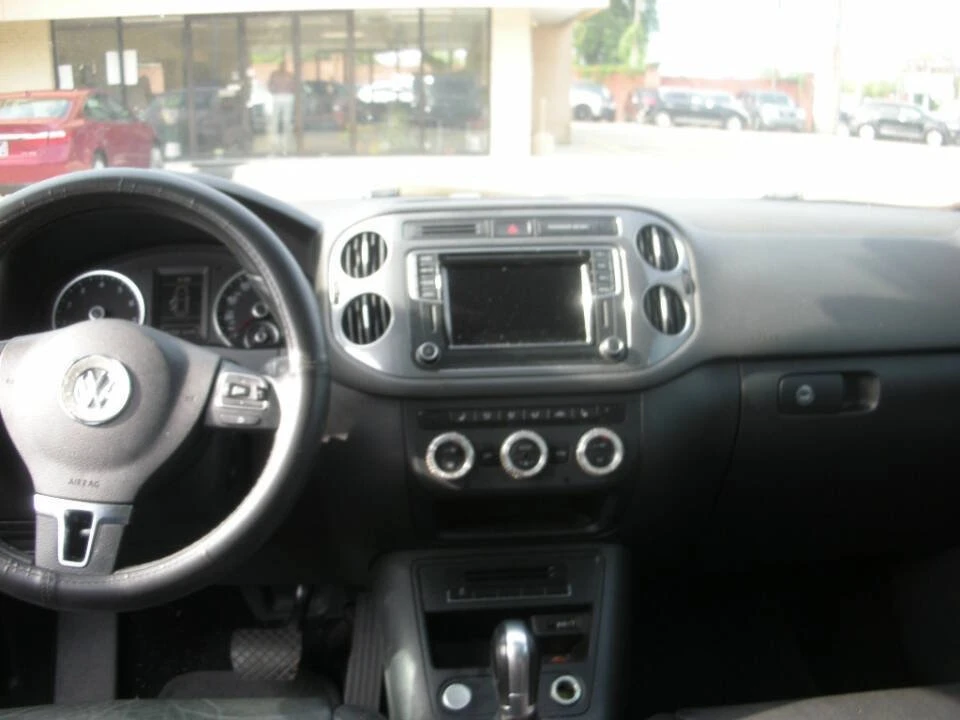 2017 Volkswagen Tiguan - Image 6 of 6