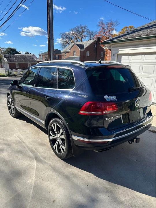 2017 Volkswagen Touareg - Image 3 of 6