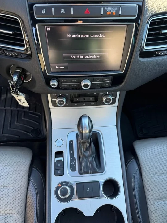 2017 Volkswagen Touareg - Image 13 of 16