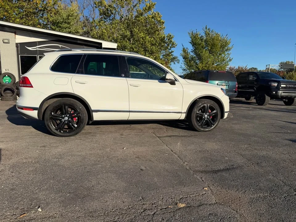 2017 Volkswagen Touareg - Image 7 of 16