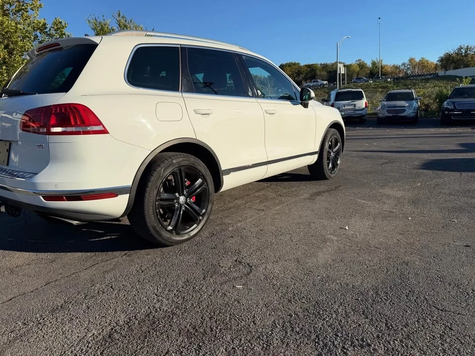 2017 Volkswagen Touareg - Image 5 of 16