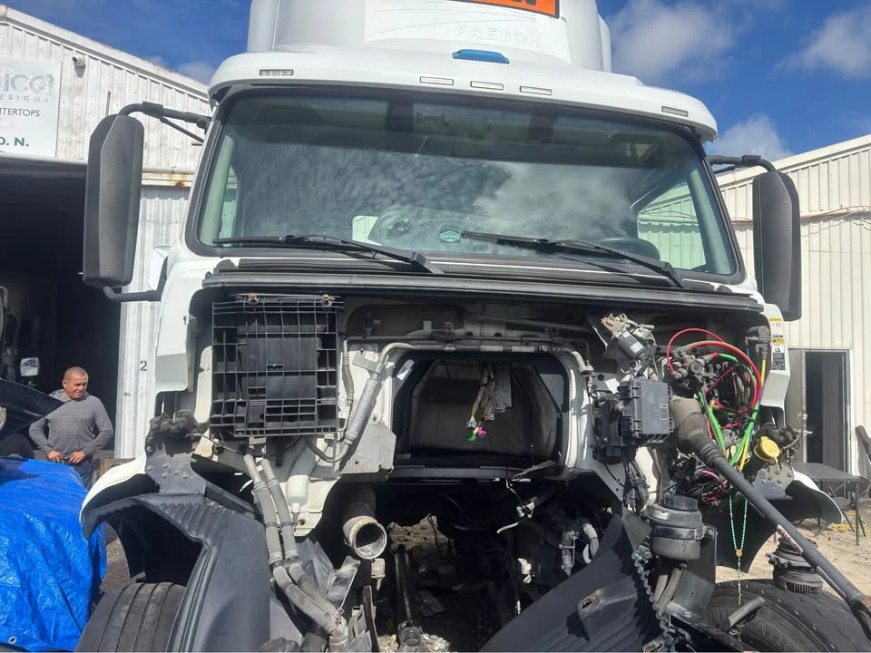 2017 Volvo 900 Series - Image 3 of 5