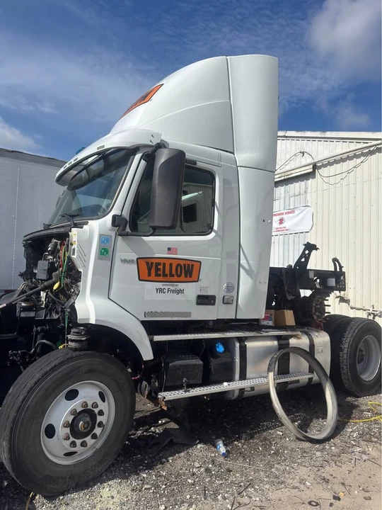 2017 Volvo 900 Series - Image 4 of 5