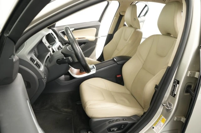 2017 Volvo S60 2nd Gen - Image 28 of 31