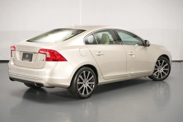 2017 Volvo S60 2nd Gen - Image 15 of 31