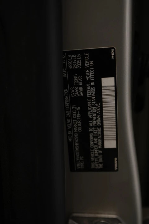 2017 Volvo S60 2nd Gen - Image 25 of 31