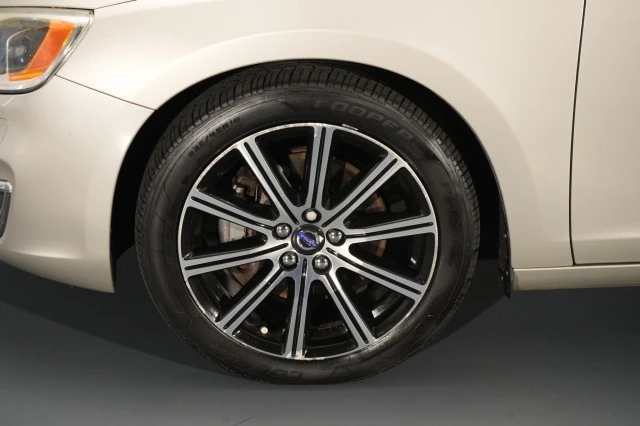 2017 Volvo S60 2nd Gen - Image 19 of 31