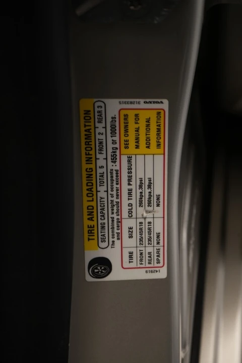 2017 Volvo S60 2nd Gen - Image 24 of 31