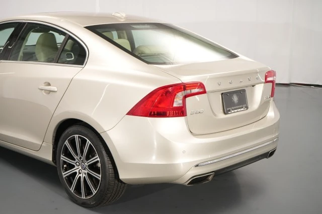 2017 Volvo S60 2nd Gen - Image 18 of 31