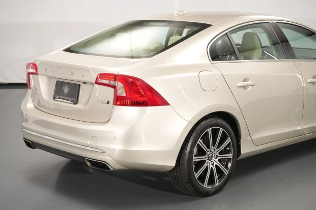 2017 Volvo S60 2nd Gen - Image 16 of 31