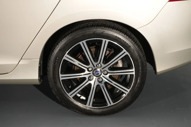 2017 Volvo S60 2nd Gen - Image 20 of 31