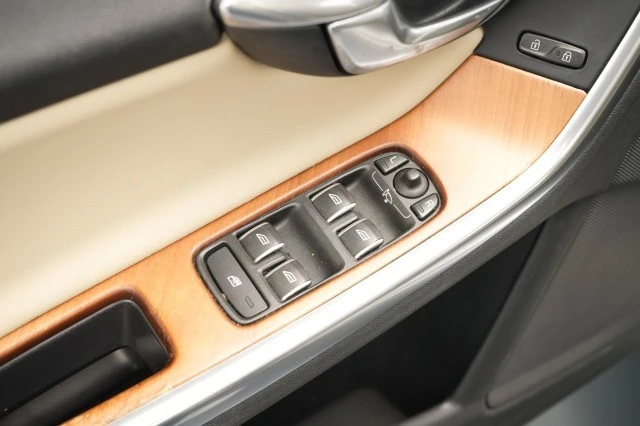 2017 Volvo S60 2nd Gen - Image 27 of 31