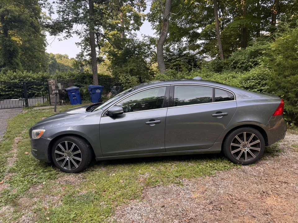2017 Volvo S60 2nd Gen - Image 2 of 12