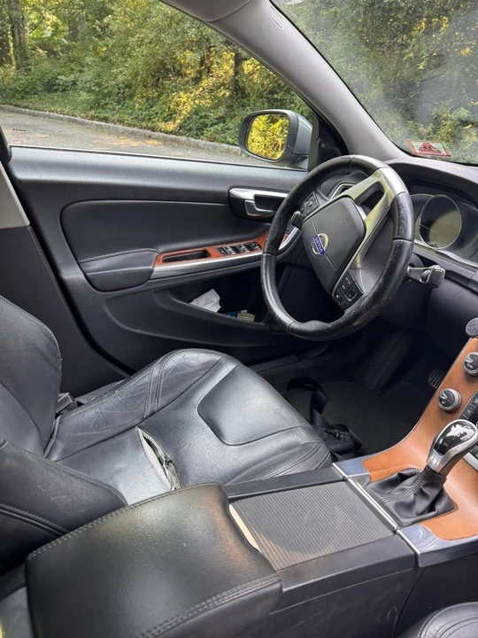 2017 Volvo S60 2nd Gen - Image 11 of 12