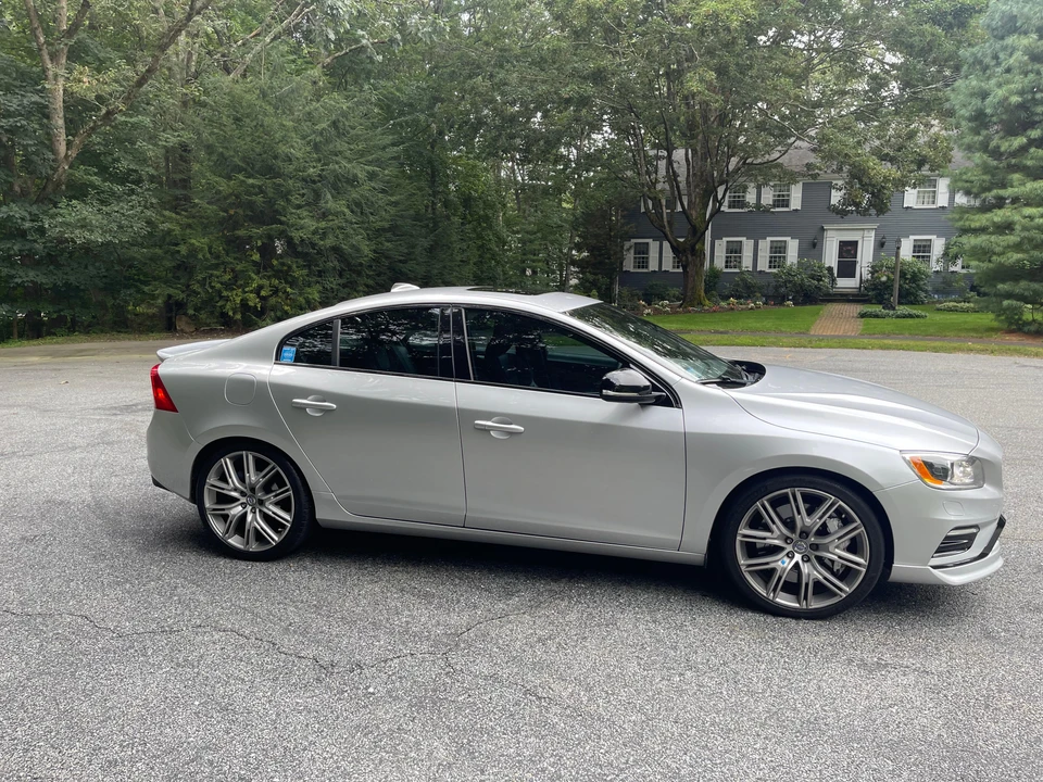 2017 Volvo S60 2nd Gen - Image 21 of 31