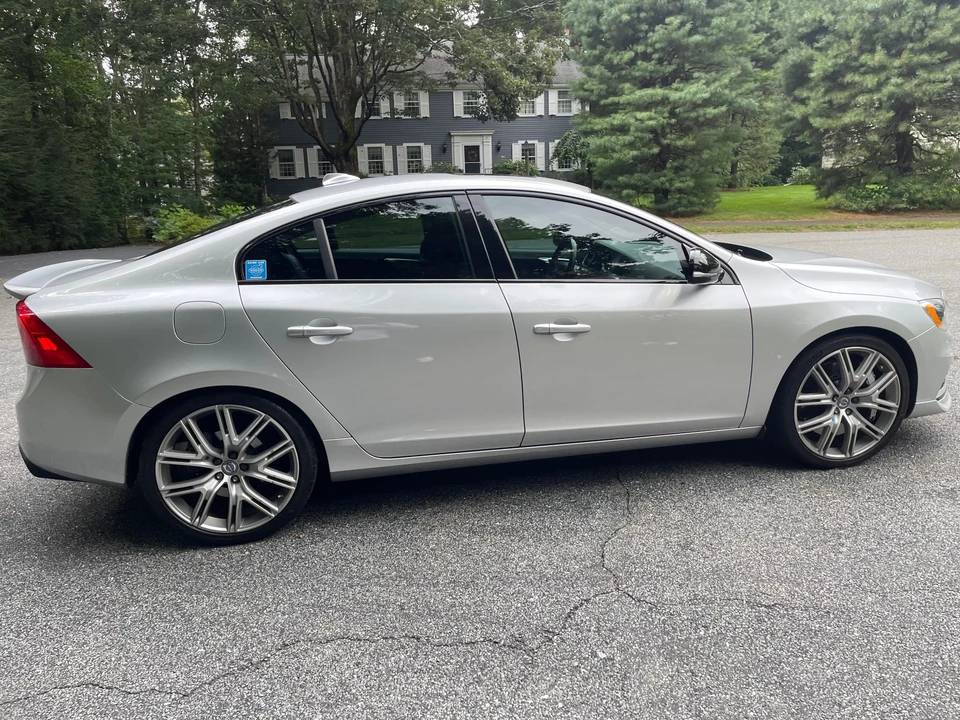 2017 Volvo S60 2nd Gen - Image 19 of 31