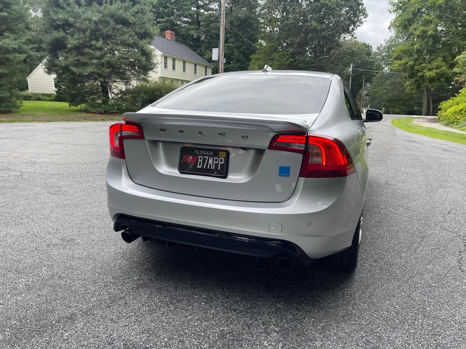 2017 Volvo S60 2nd Gen - Image 16 of 31