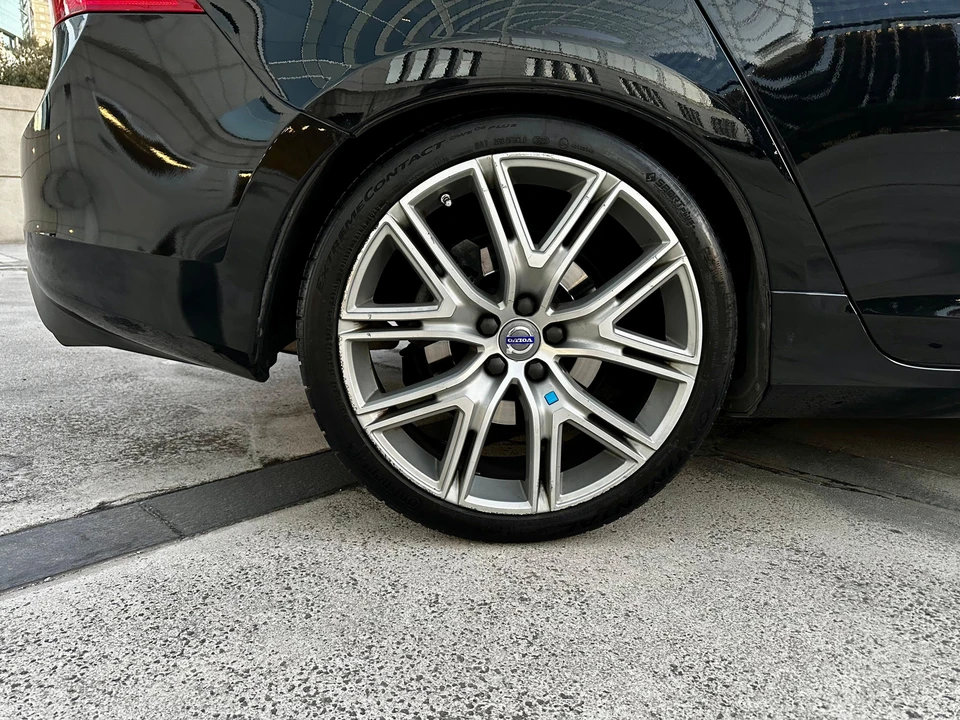 2017 Volvo S60 2nd Gen - Image 18 of 31