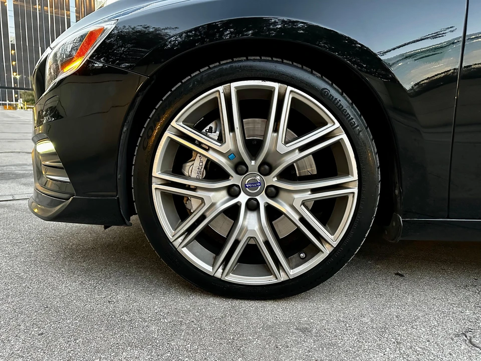 2017 Volvo S60 2nd Gen - Image 16 of 31