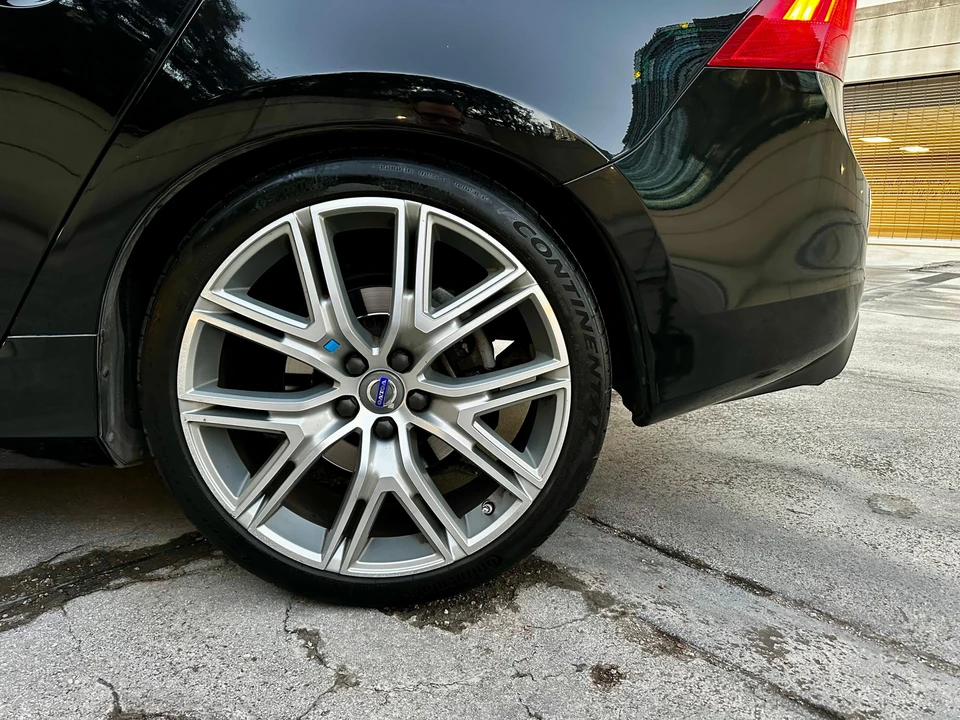 2017 Volvo S60 2nd Gen - Image 17 of 31