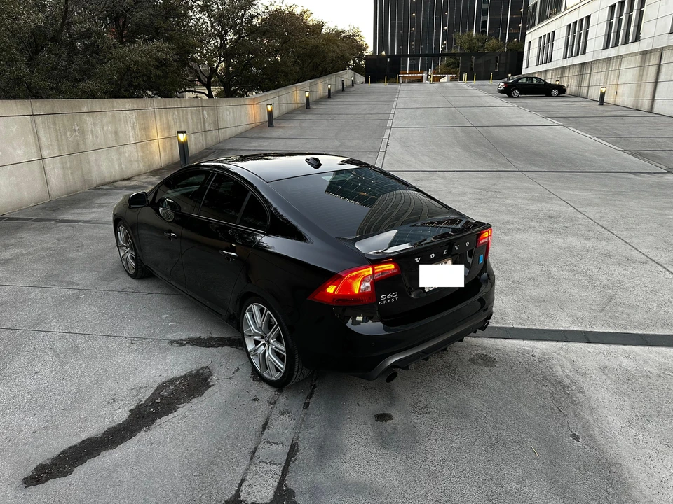 2017 Volvo S60 2nd Gen - Image 7 of 31