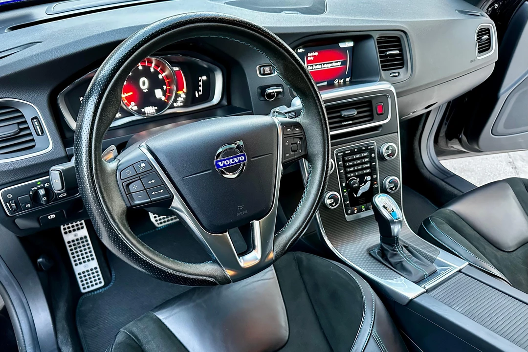 2017 Volvo S60 2nd Gen - Image 24 of 31