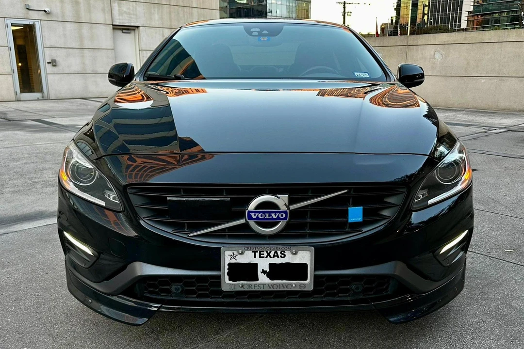 2017 Volvo S60 2nd Gen - Image 2 of 31