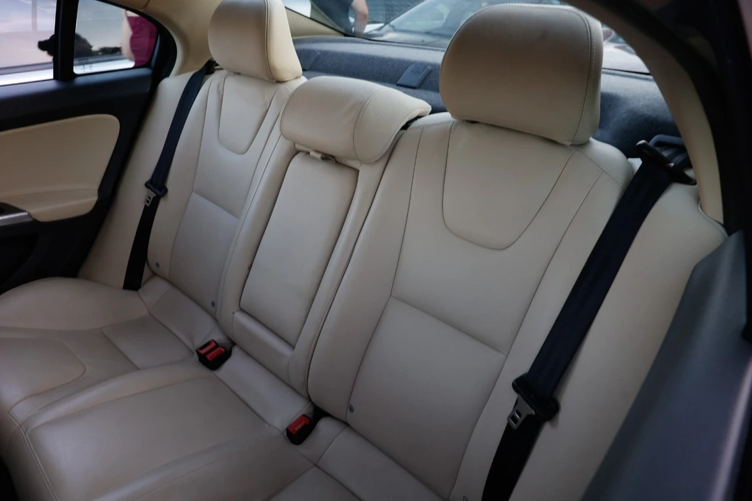 2017 Volvo S60 2nd Gen - Image 8 of 12
