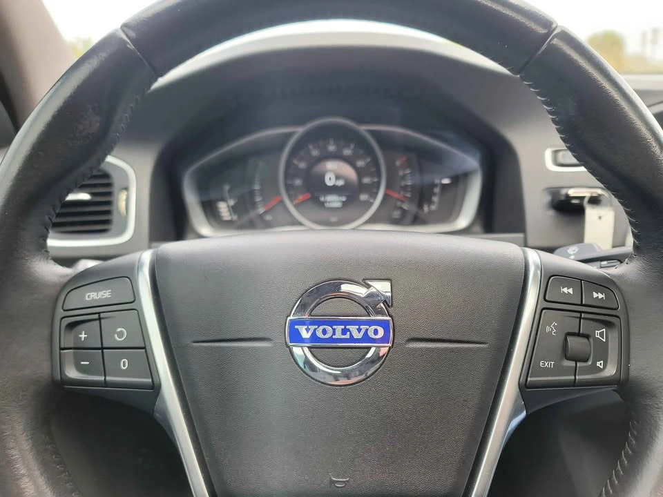 2017 Volvo S60 2nd Gen - Image 16 of 18