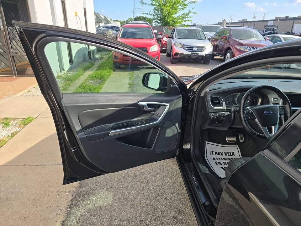 2017 Volvo S60 2nd Gen - Image 9 of 19
