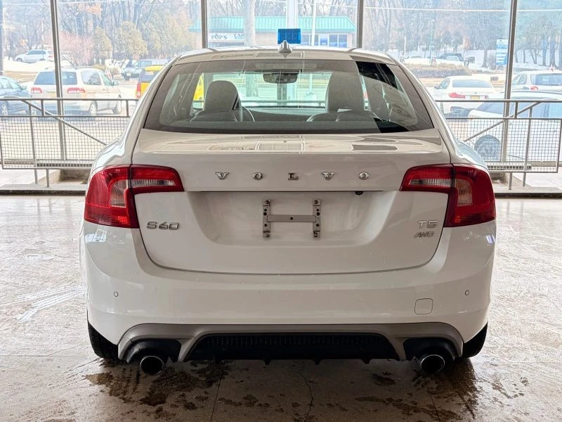 2017 Volvo S60 2nd Gen - Image 8 of 12