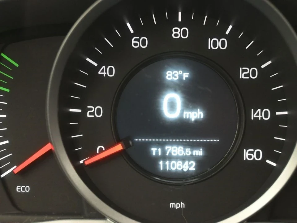 2017 Volvo S60 2nd Gen - Image 16 of 21