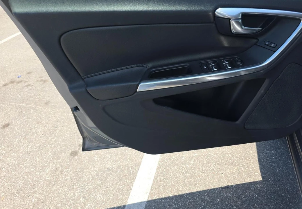 2017 Volvo S60 2nd Gen - Image 12 of 17