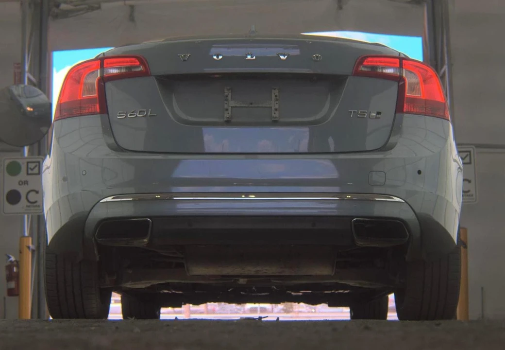 2017 Volvo S60 2nd Gen - Image 7 of 17